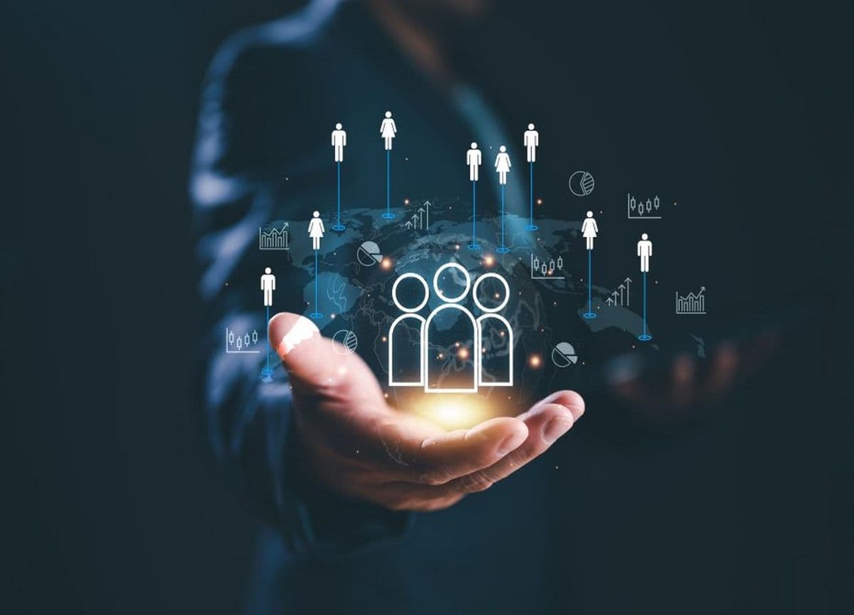 AI-driven customer support chatbot assisting users online